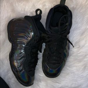 Iridescent foam posits